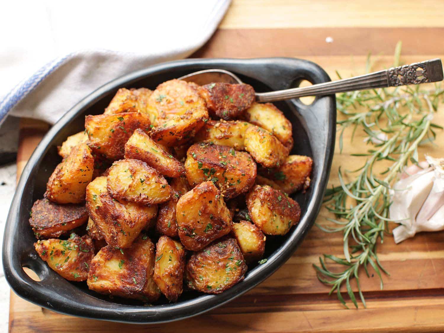 opt__aboutcom__coeus__resources__content_migration__serious_eats__seriouseats.com__recipes__images__2016__12__20161201-crispy-roast-potatoes-29-5488c9156af24cde98d295257a9d775e